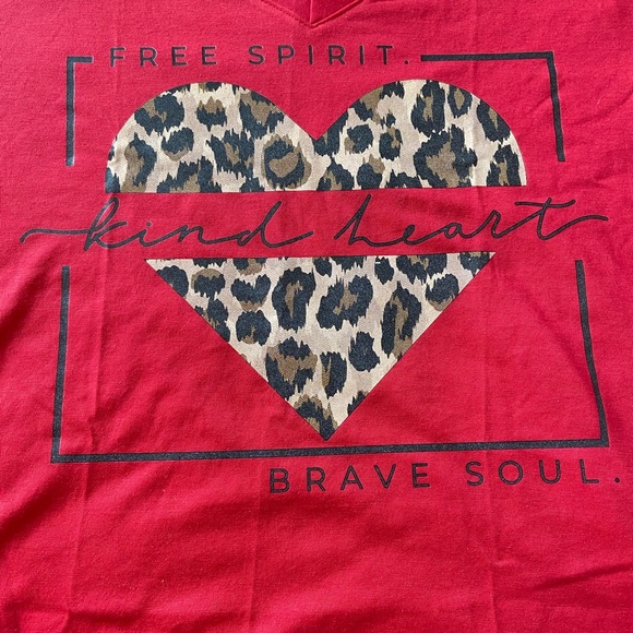 New Graphic Shirt Red Small Women’s Leopard Heart - Picture 2 of 2